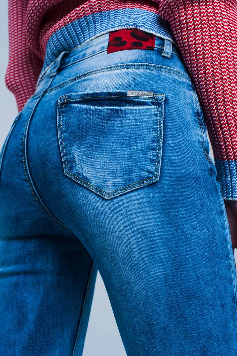 Jean skinny délavé avec motif léopard