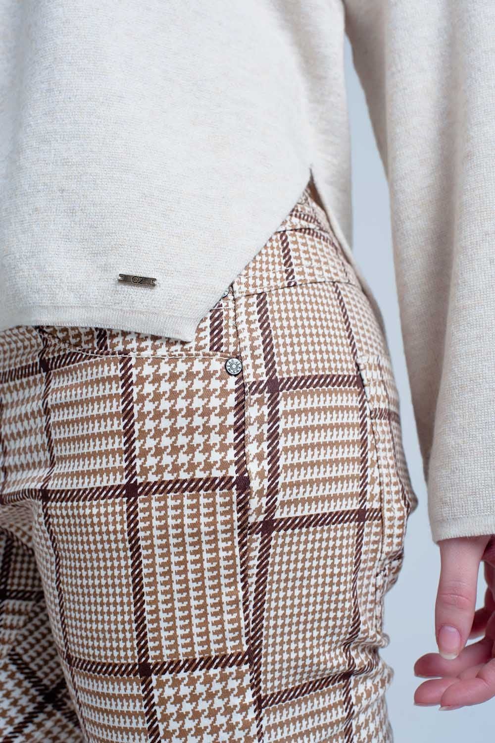 Pull fin tricoté beige avec détails du scintillement