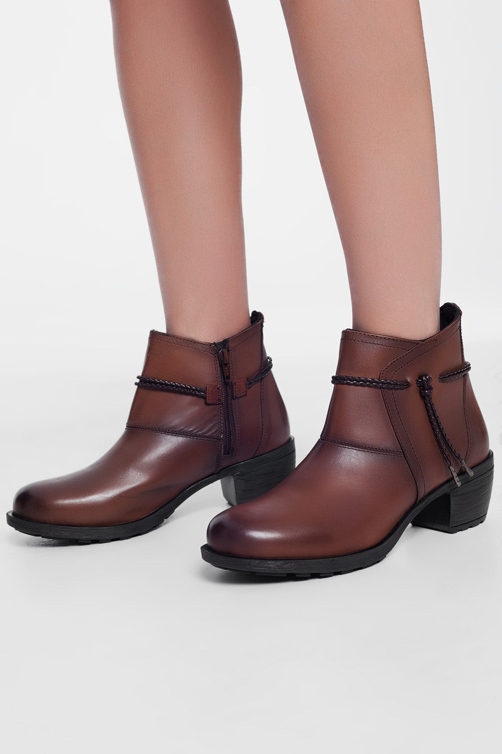 Bottines à talons carrés mi-hauts avec bout arrondi Cuir marron