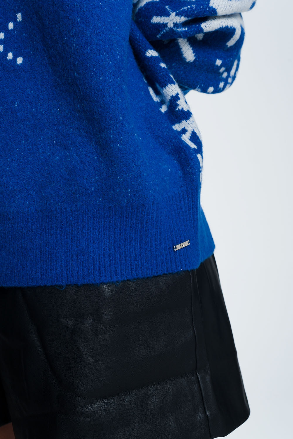 Pull de Noël motif flocon de neige en bleu