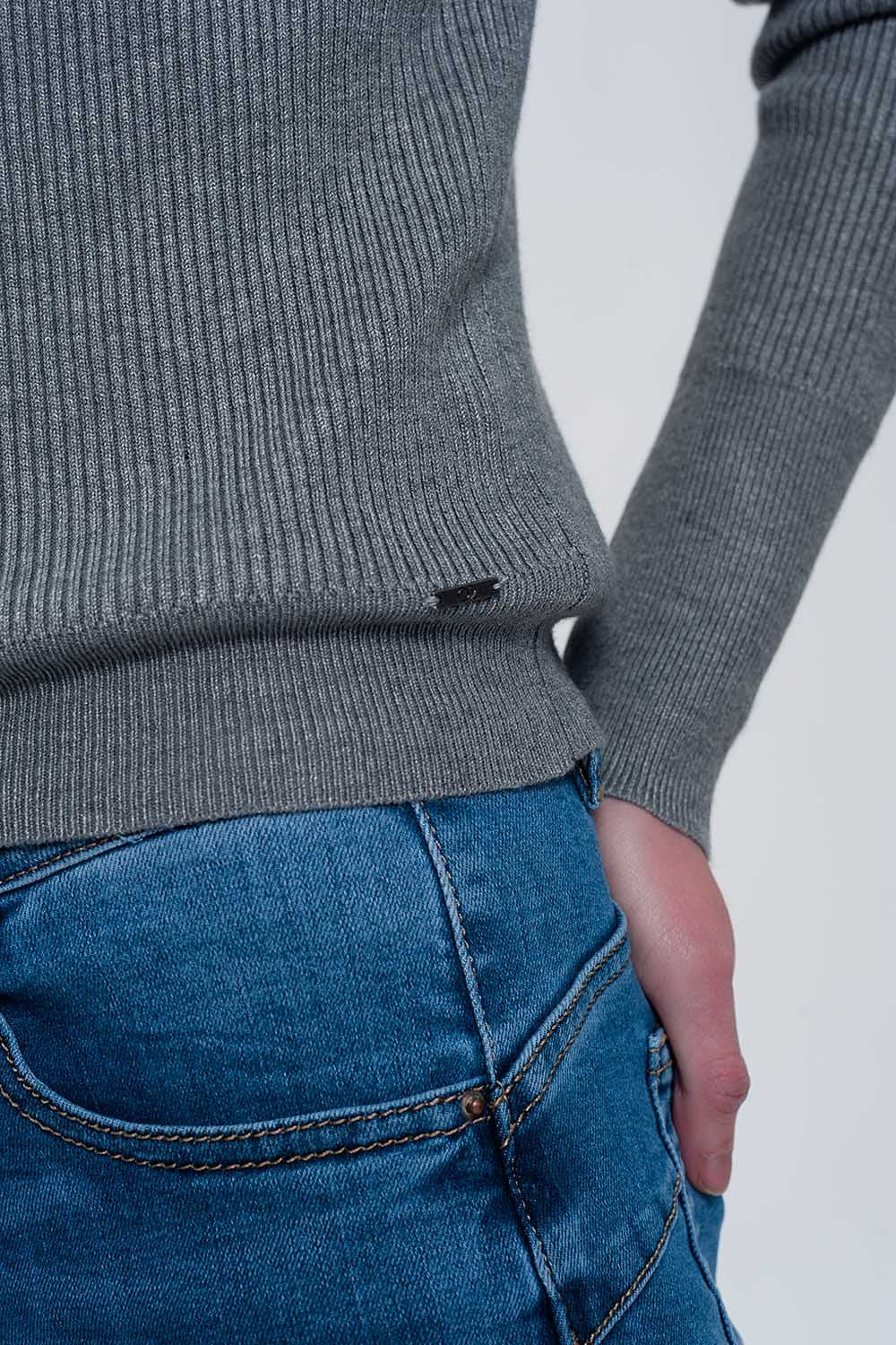 Pull d'ensemble ajusté en maille gris