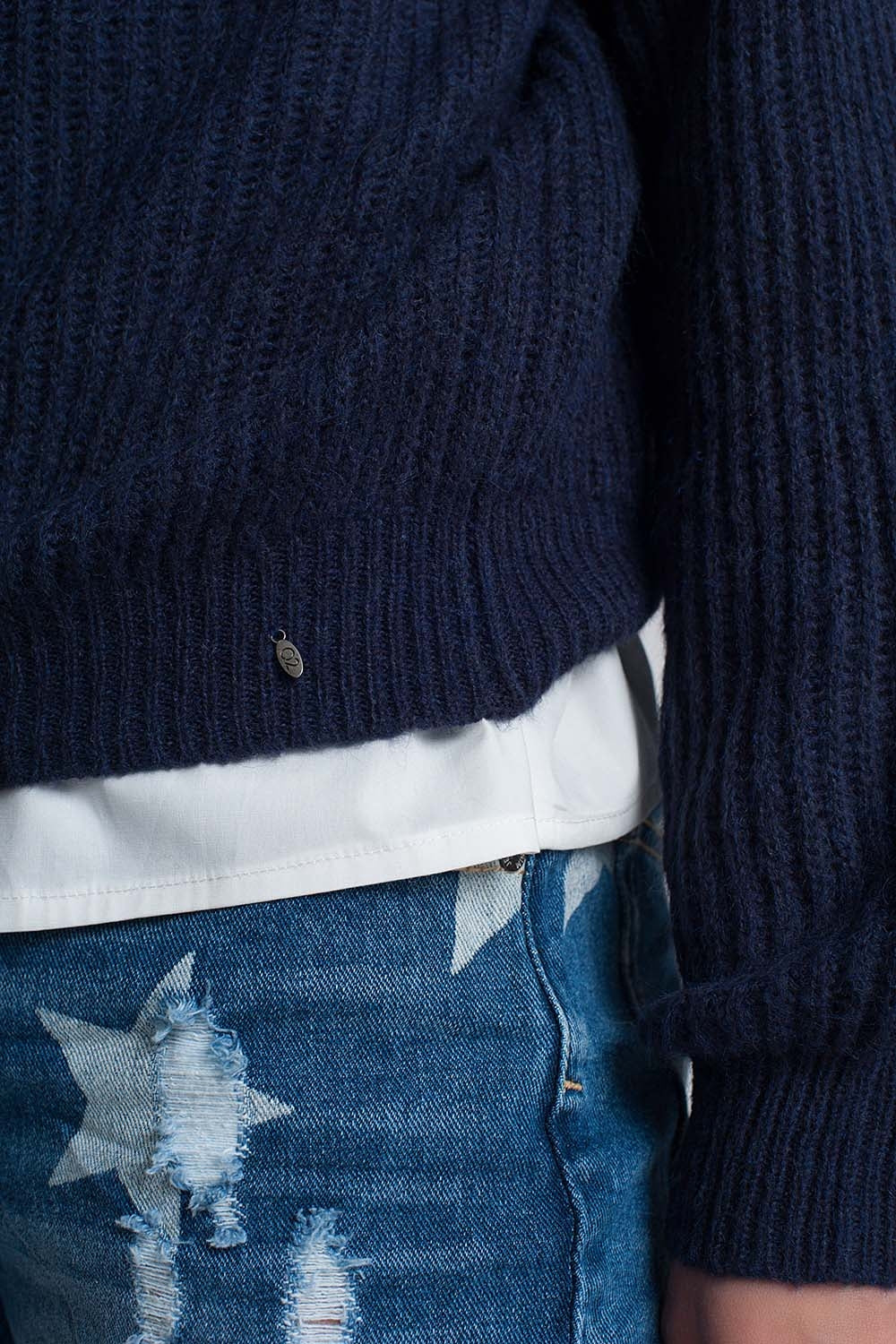 Pull côtelé de couleur marine