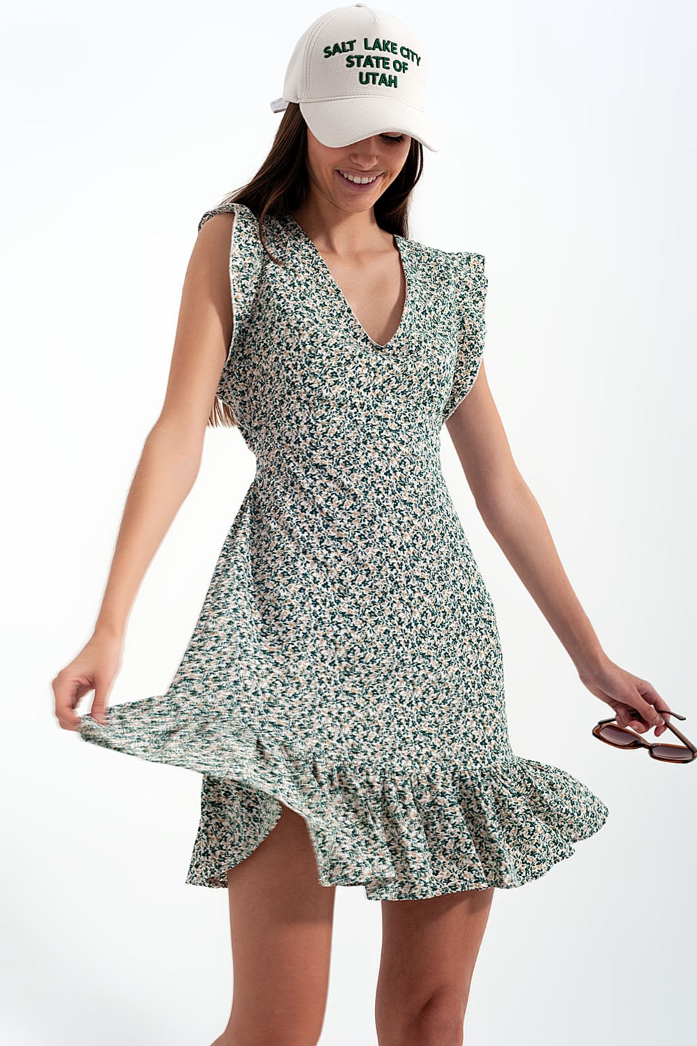 Robe courte à manches volantées et petites fleurs en vert