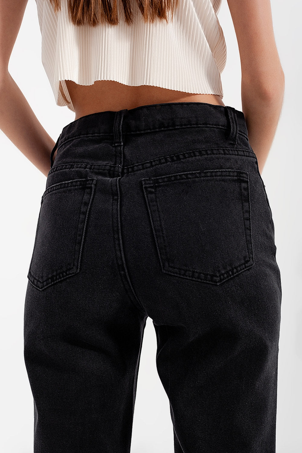 Jeans à jambes droites en noir délavé