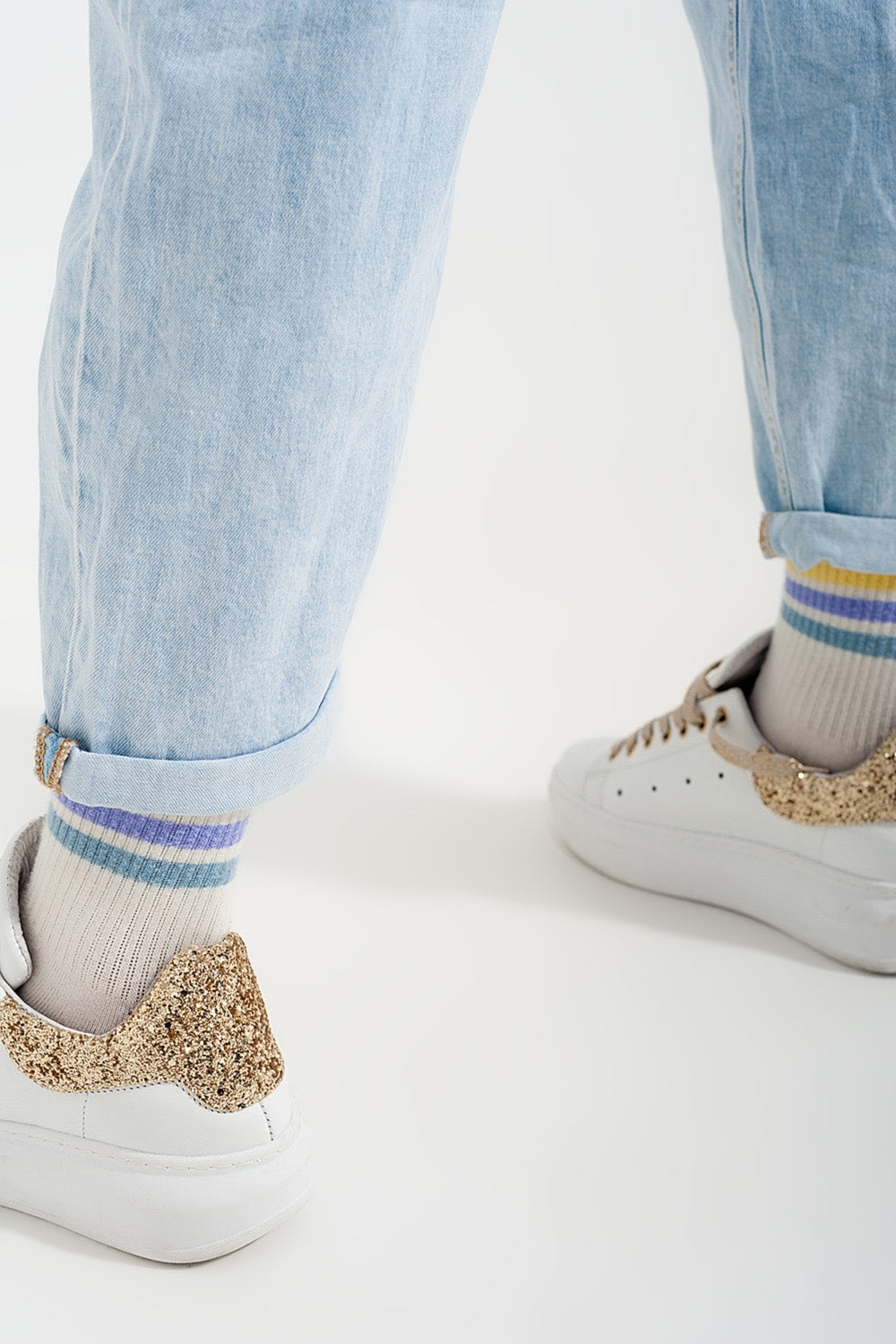 Jean fuselé à délavage clair vintage avec taille haute froncée