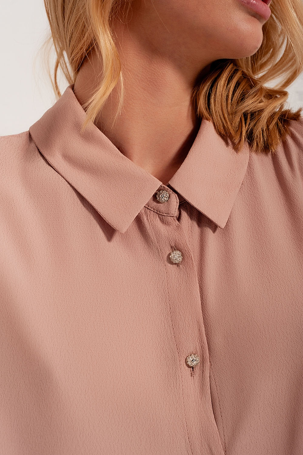 Robe chemise courte à volants rose clair