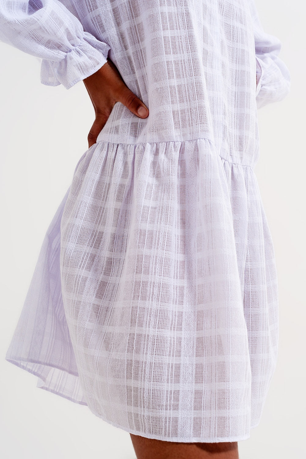 Mini robe volumineuse à volants en blanc