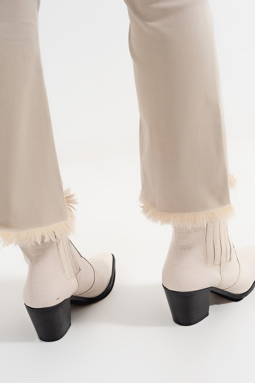 Pantalon droit en beige à larges chevilles