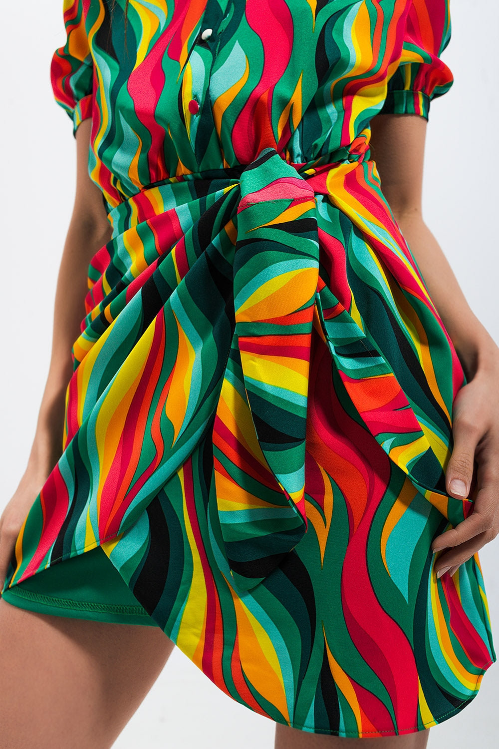 Robe chemise portefeuille courte à imprimé tourbillon vert