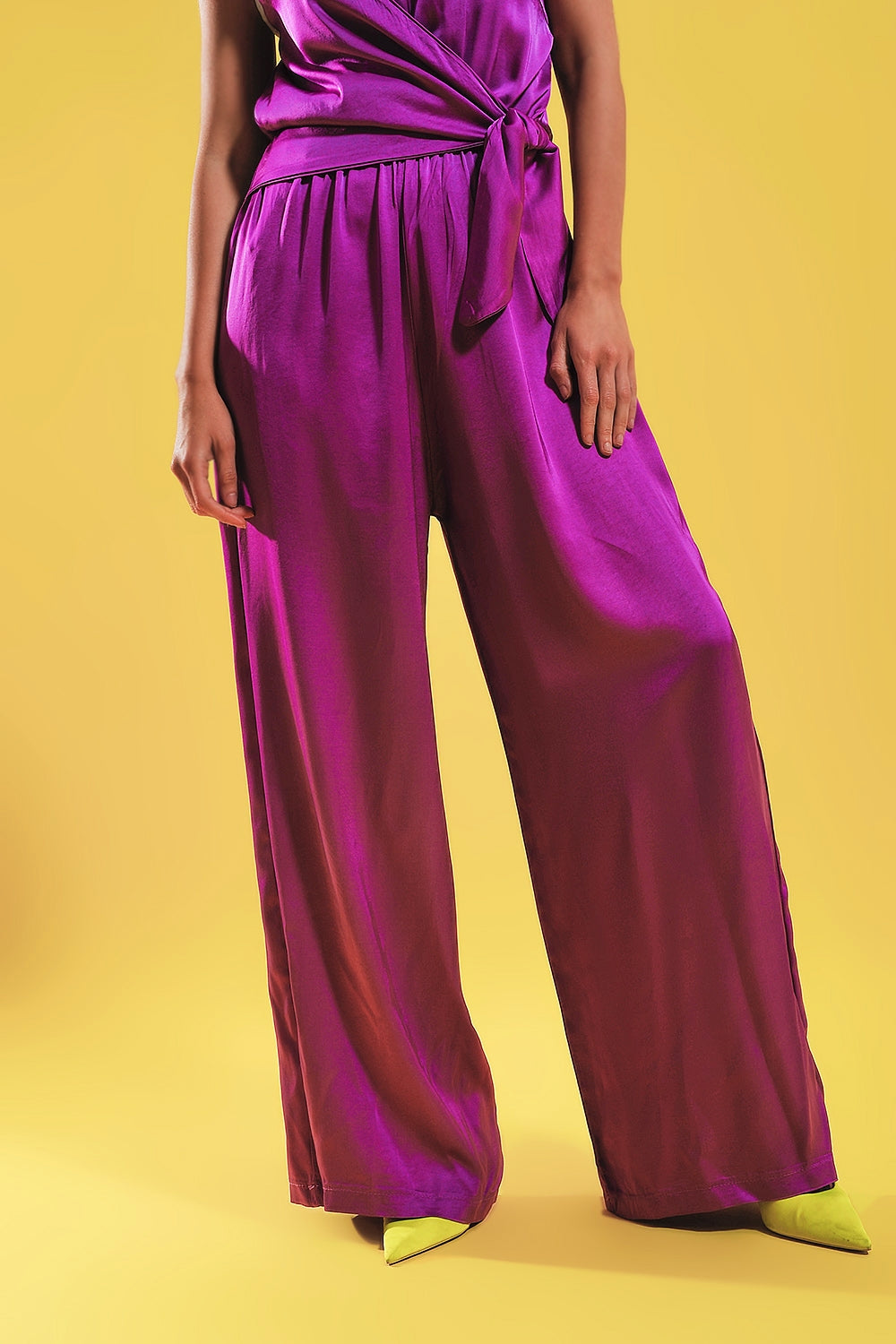 Combinaison en satin à bretelles fuchsia