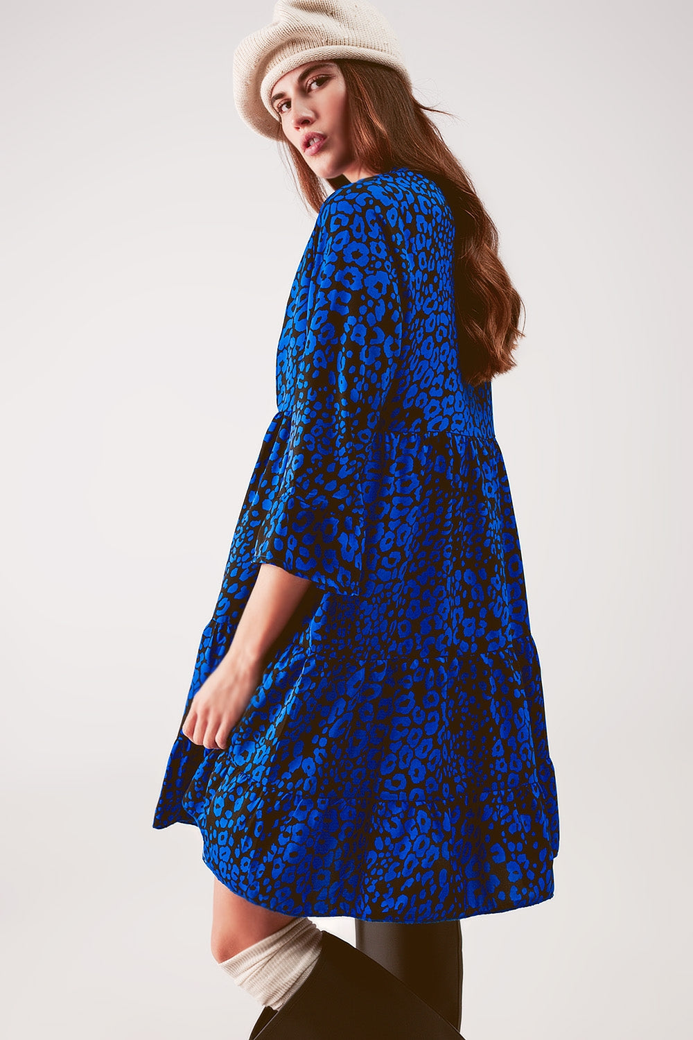 Robe babydoll courte bleu à volants étagés et imprimé animal
