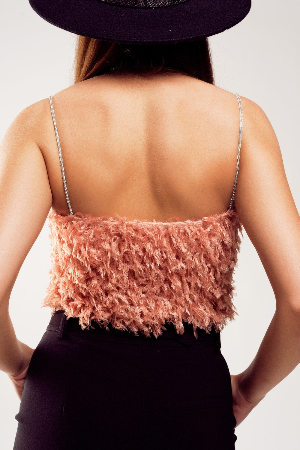 Caraco court en plumes synthétiques rose