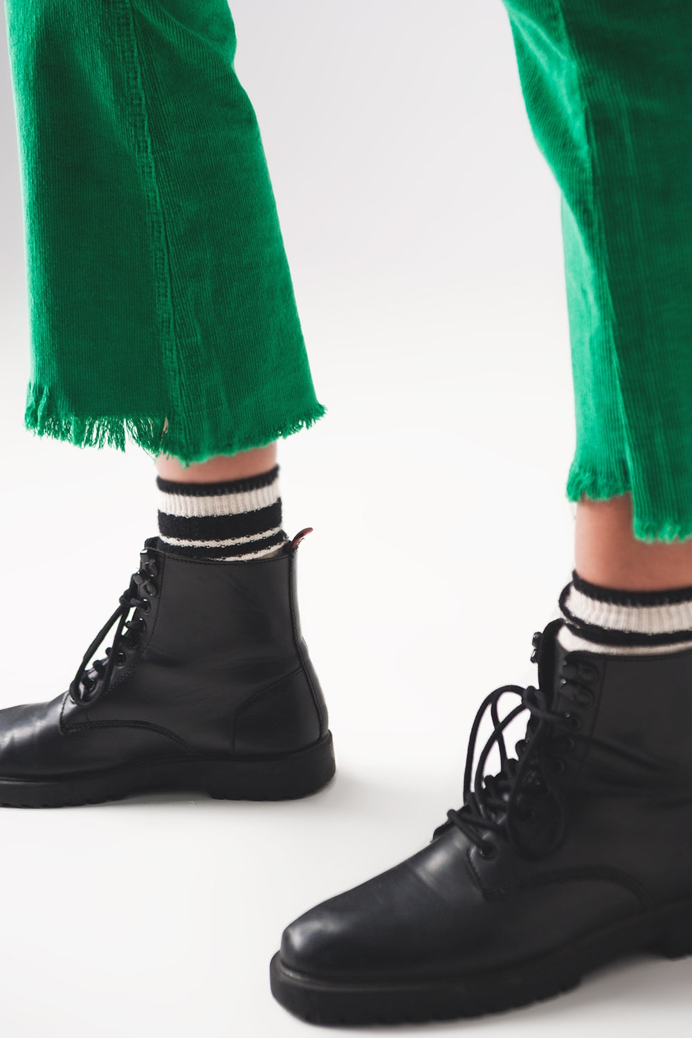 Pantalon évasé en velours côtelé vert foncé