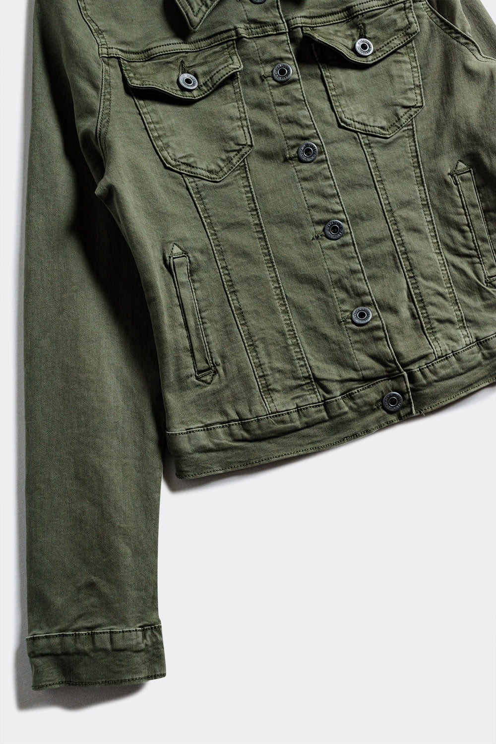 Veste camionneur ajustée en jean de couleur kaki