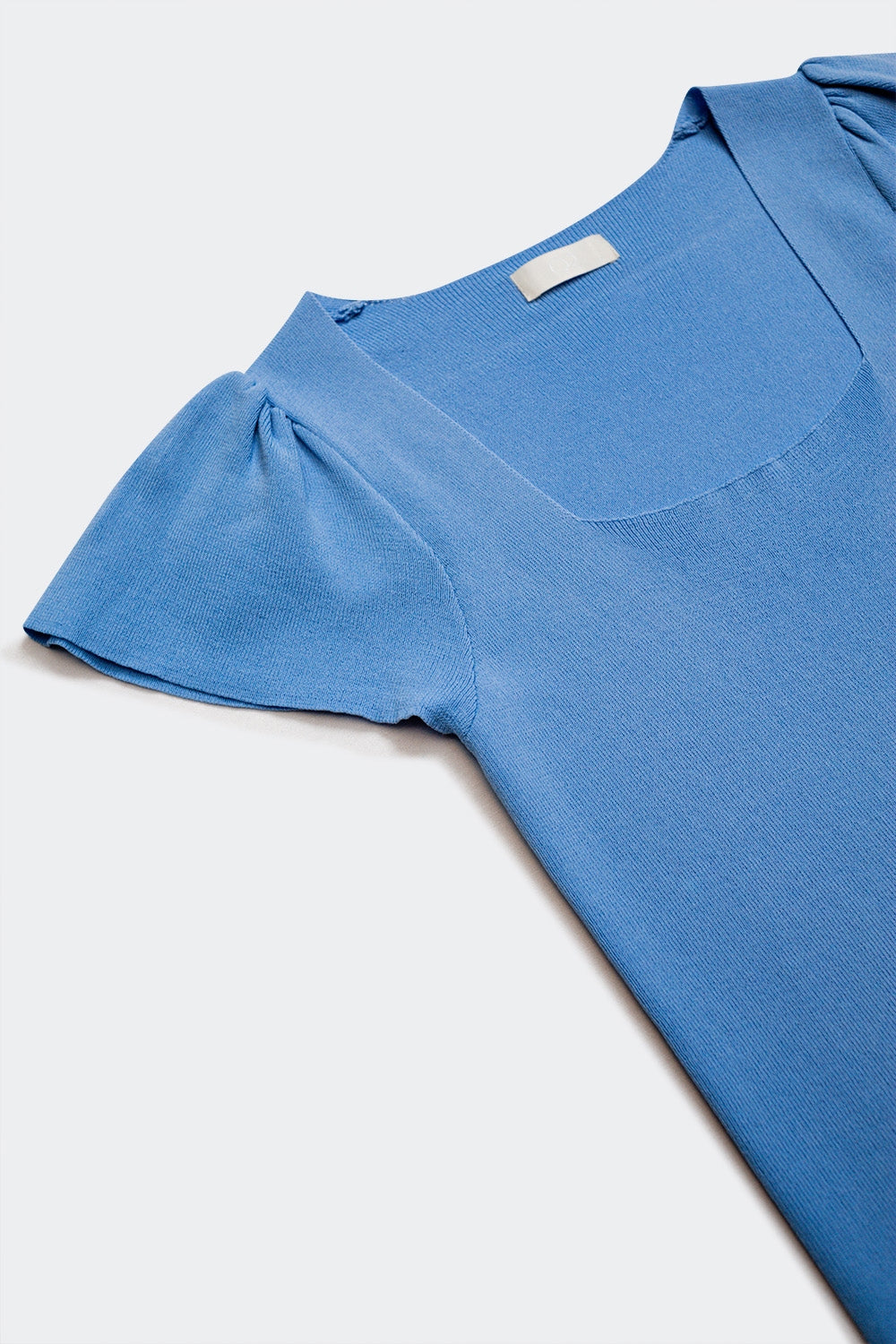 Pull à encolure carrée avec manches bouffantes bleu