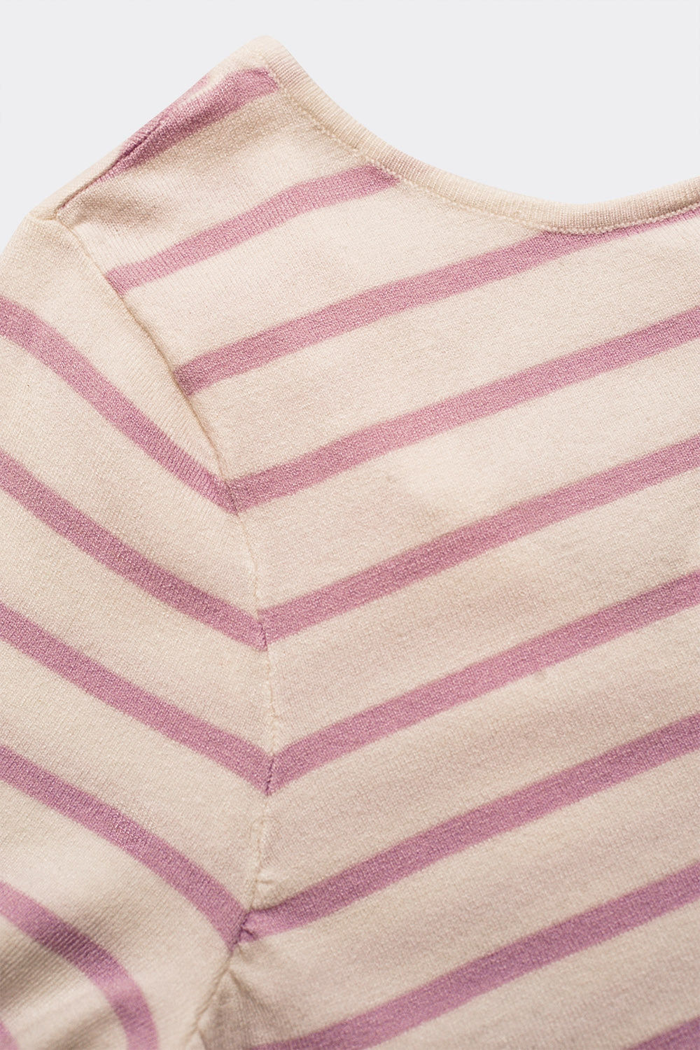 Pull à dos ajouré et laçage lilas