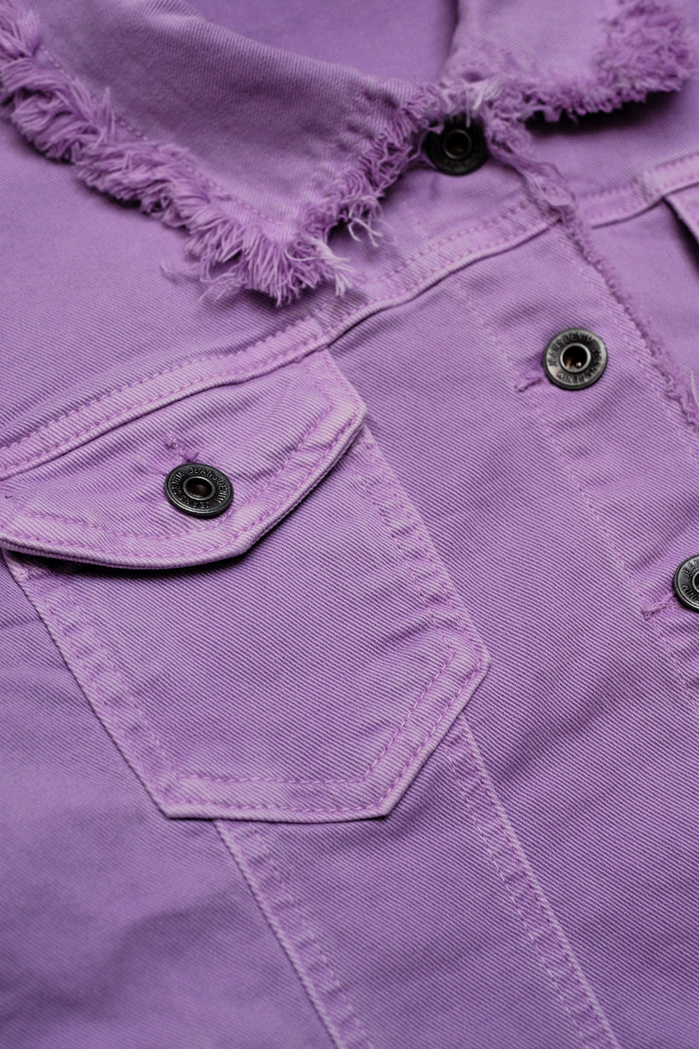 Veste en jean à bords bruts lilas