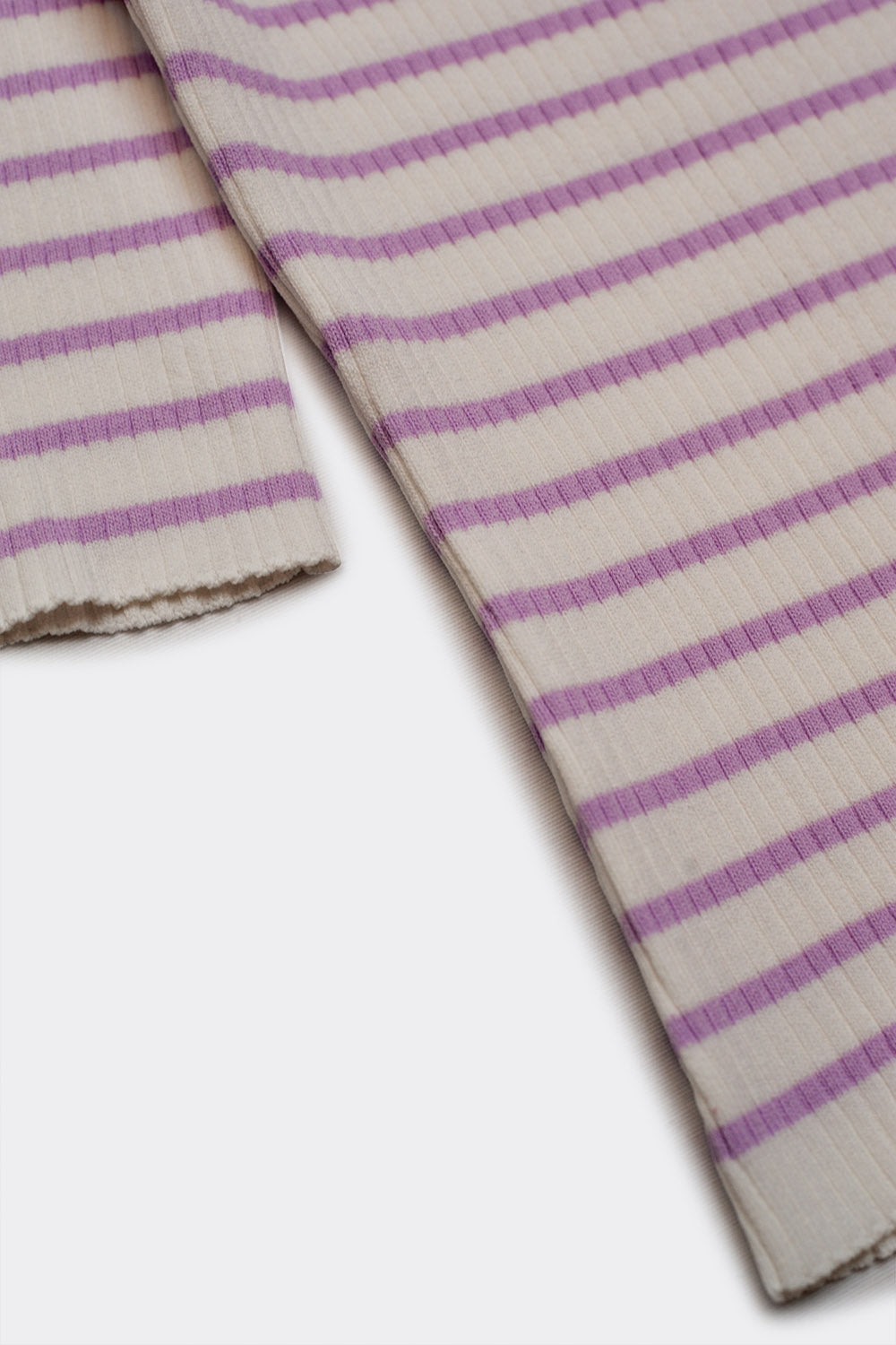 Top à rayures à encolure Bardot lilas
