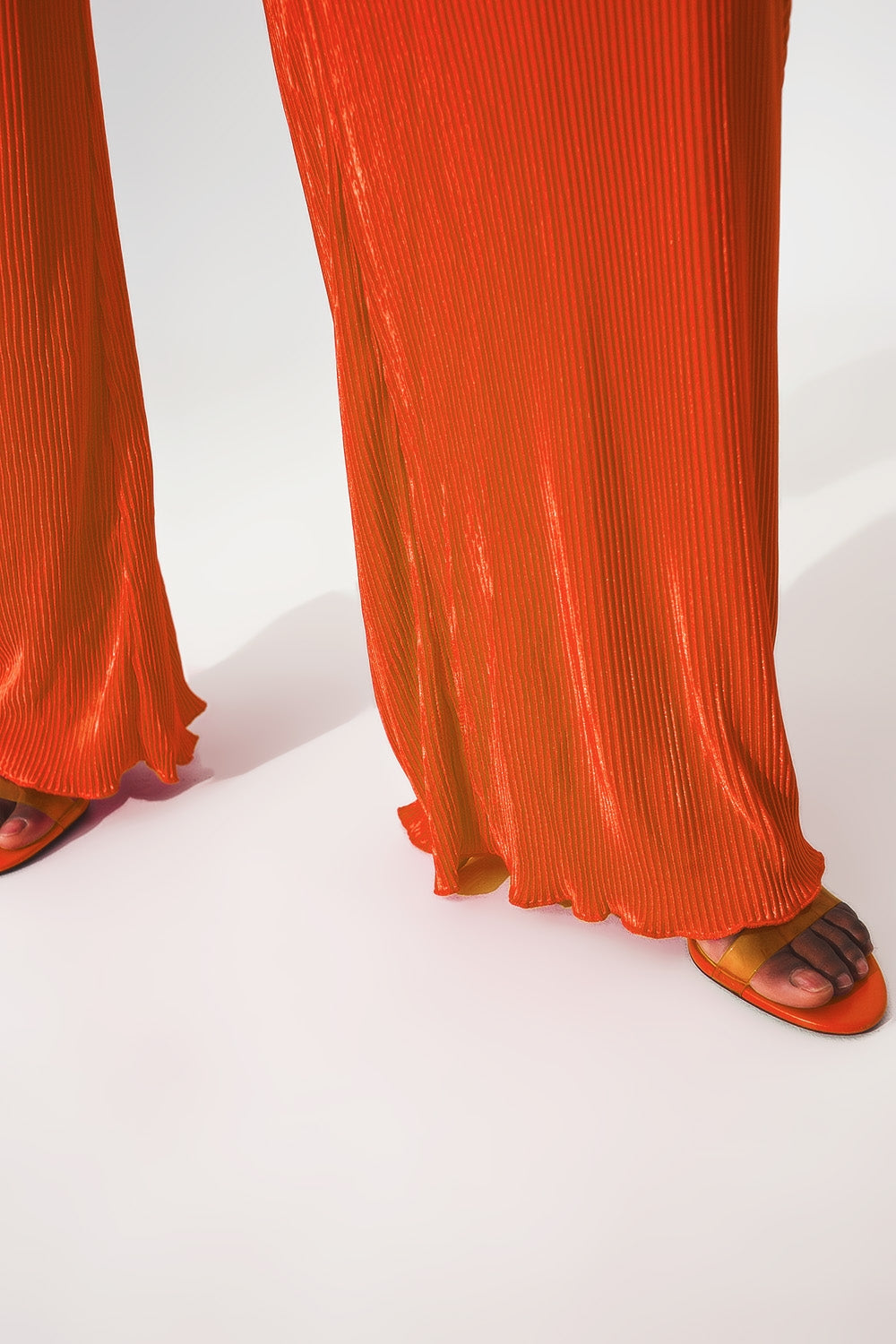 Combinaison longue dos-nu plissée en satin orange