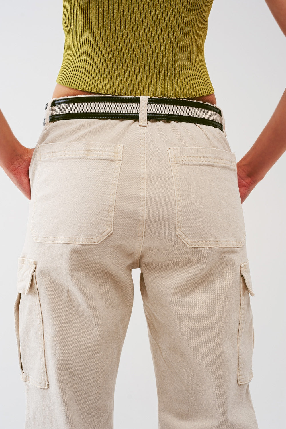 Pantalon cargo avec extrémités à pompons en sable