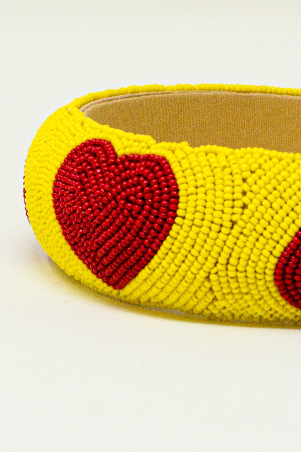 Serre tête à perles avec détails de cœur en jaune