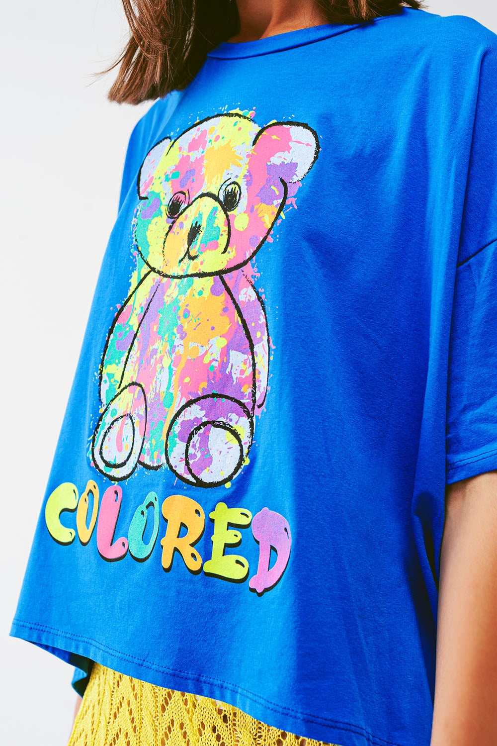 tee-shirt bleu ample avec ours coloré
