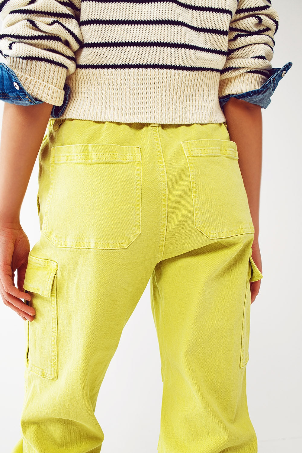 Pantalon cargo avec extrémités à pompons en lime