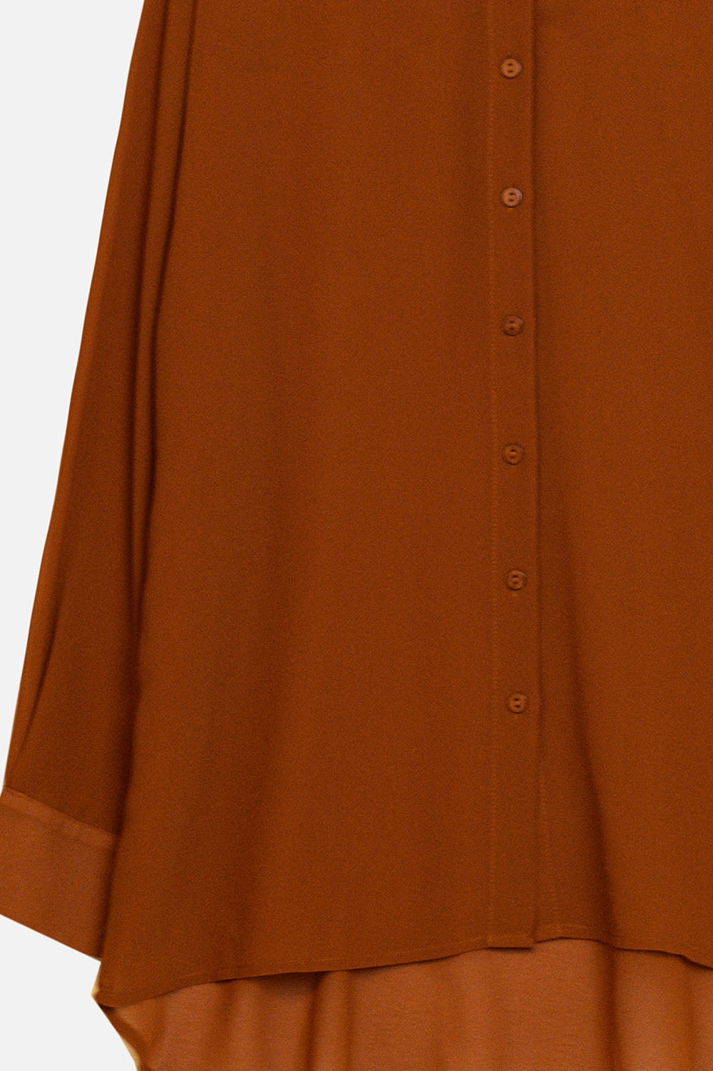 Chemise en mousseline de soie de couleur camel