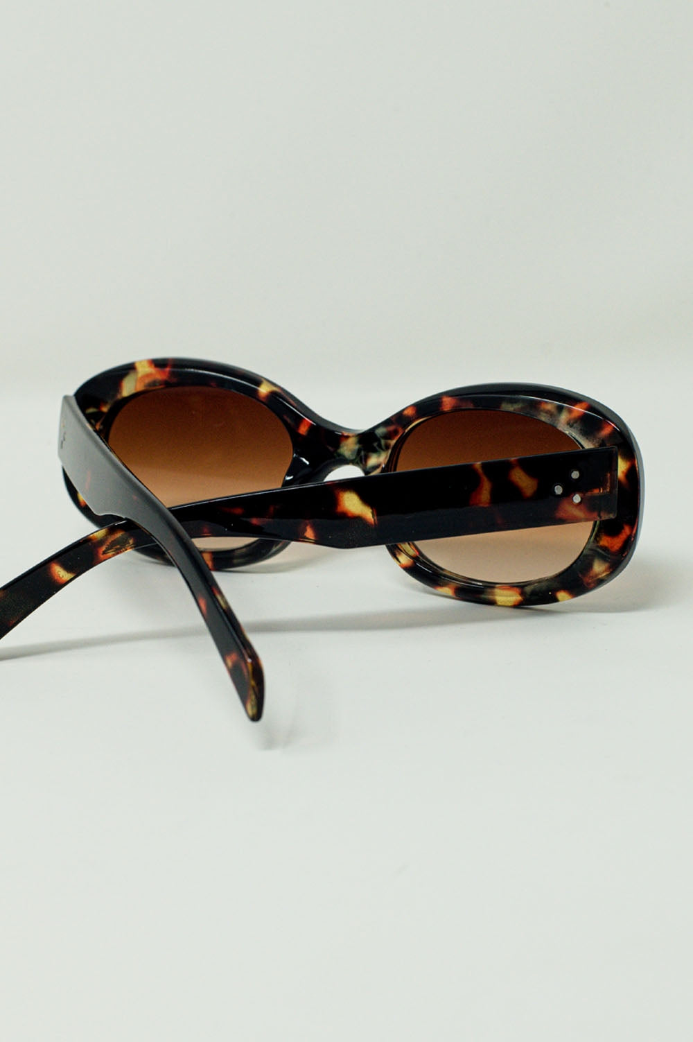 Lunettes de soleil de forme ovale en écaille de tortue