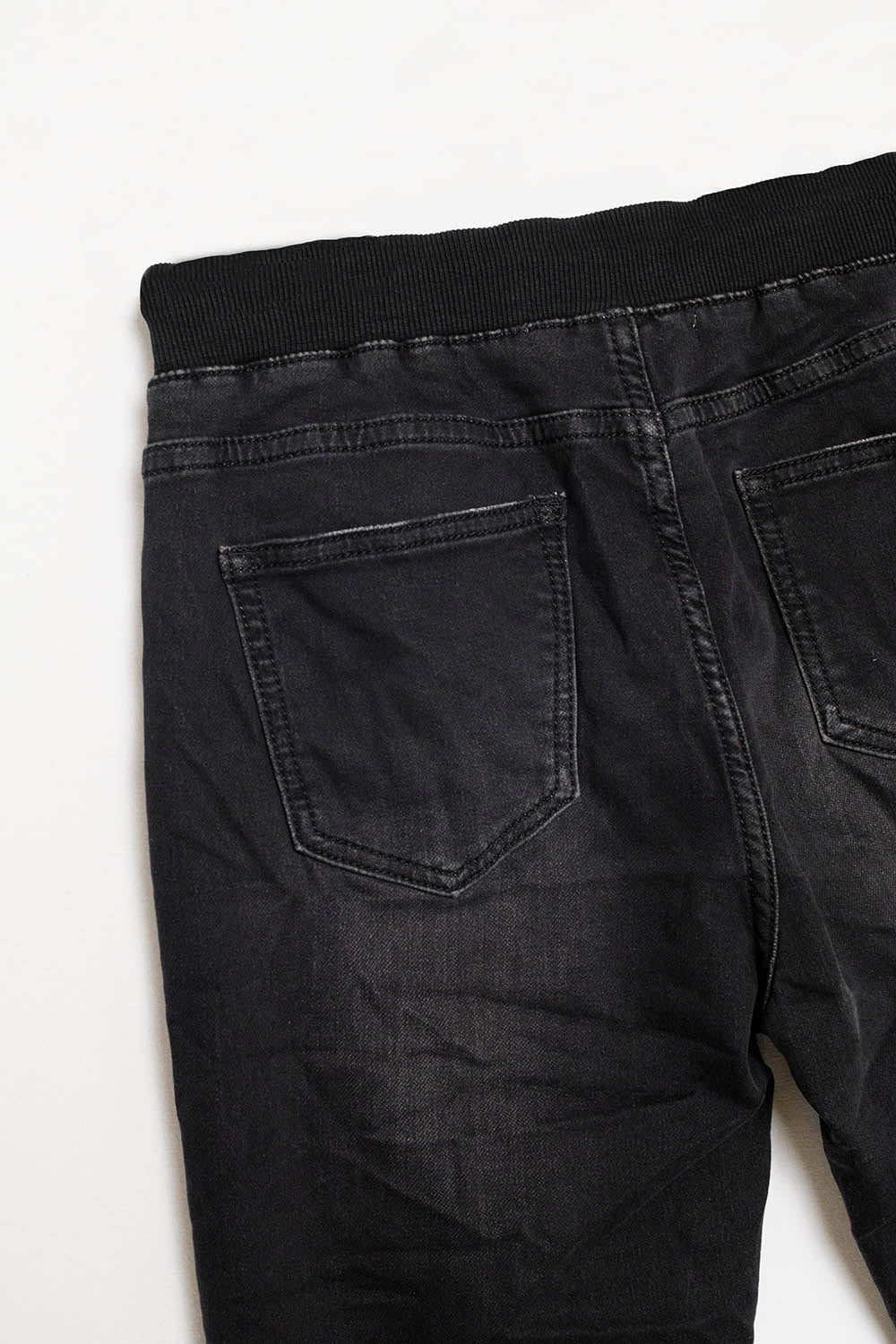 Jean noir avec taille élastique et cordon