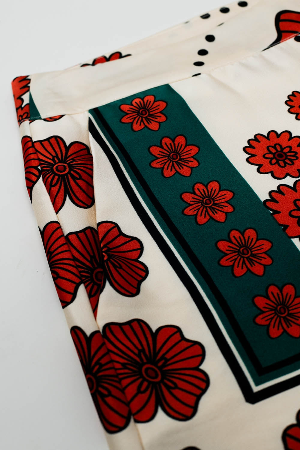 Pantalon évasé crème à motifs floraux