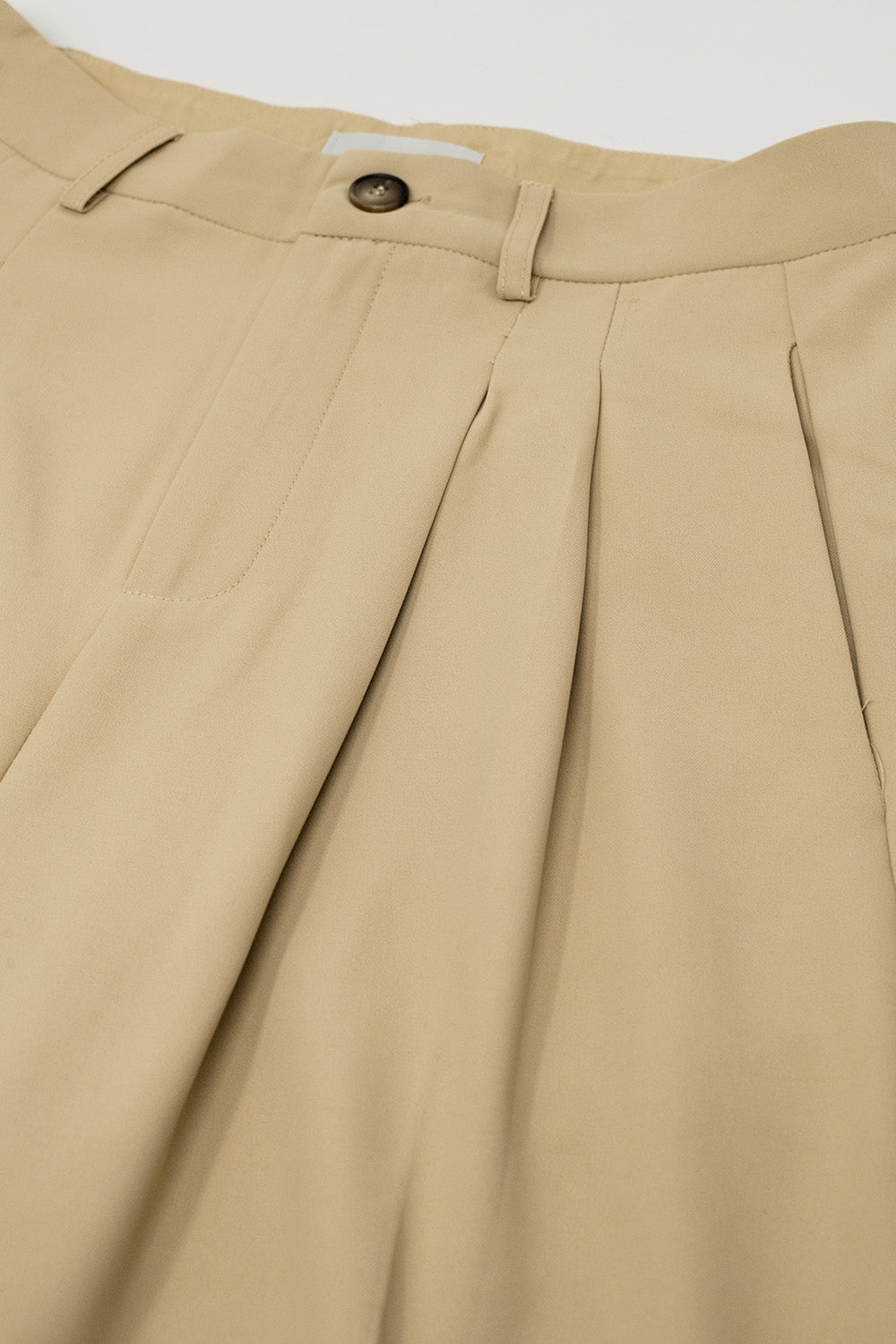 Pantalon droit avec poches latérales et pinces en Beige