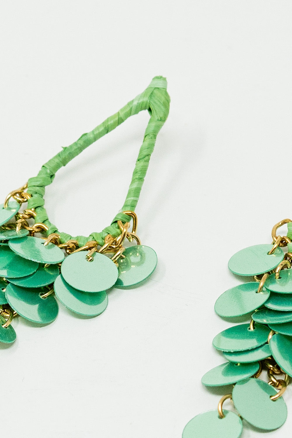 Boucles d'oreilles gouttes d'eau vertes avec paillettes en cascade