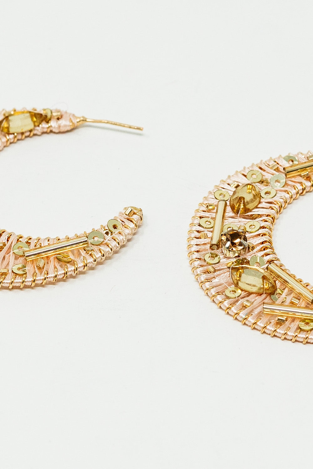 Boucles d'oreilles Wocen beige avec ornements dorés