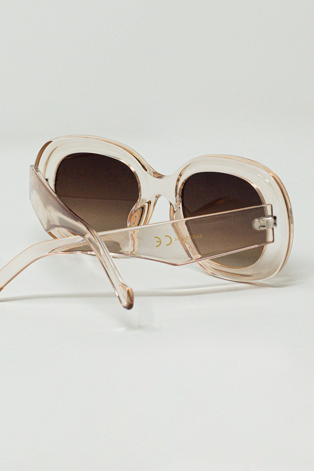 Lunettes de soleil circulaires surdimensionnées en blanc translucide