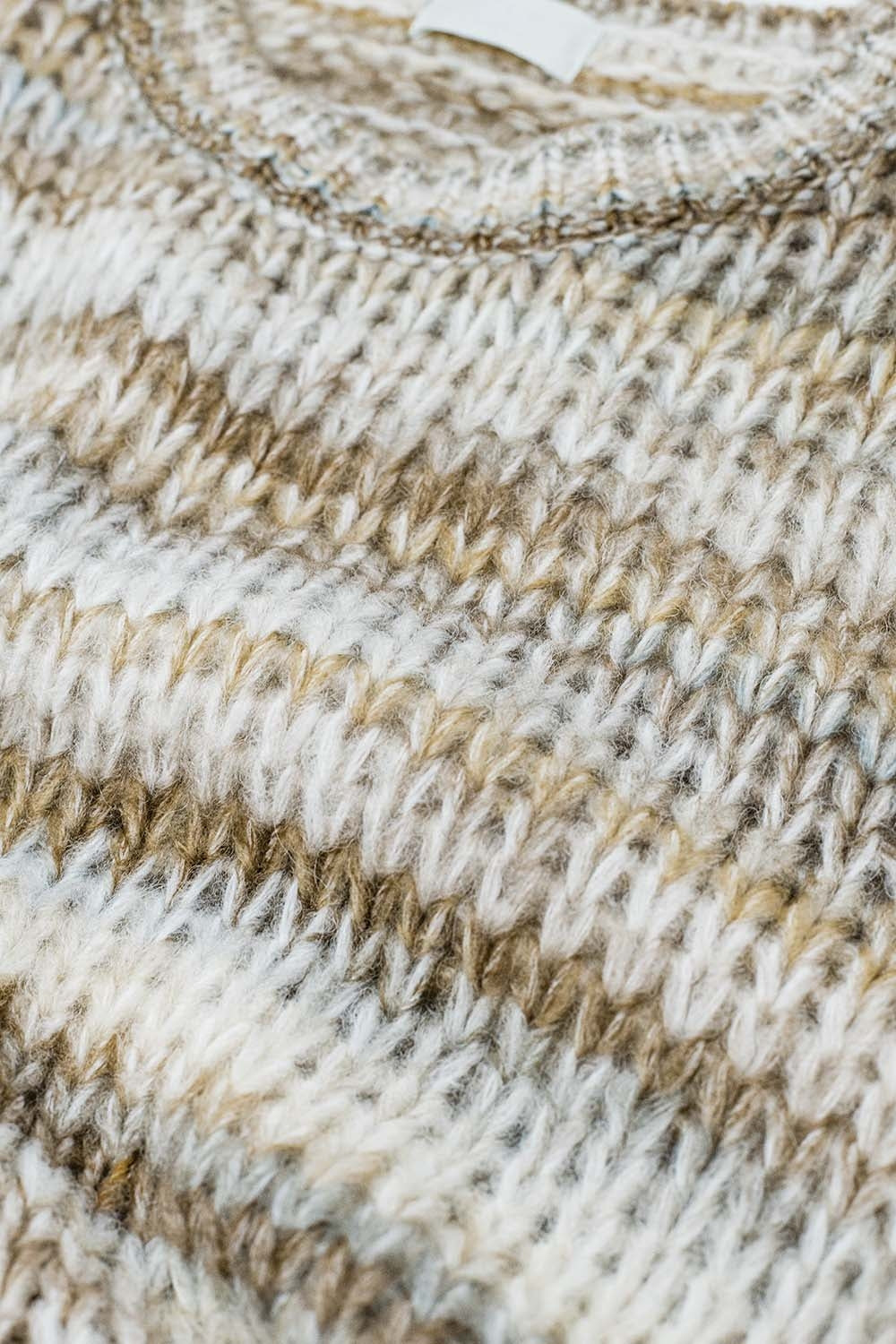 Pull en maille épaisse à motif marbré en beige