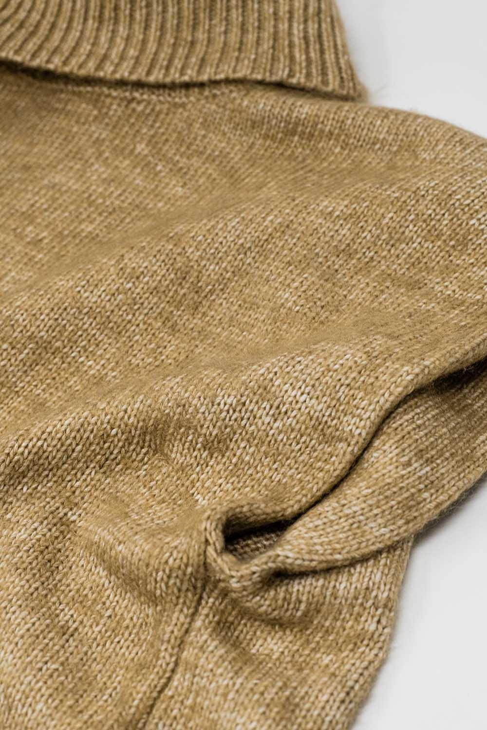 Pull douillet sans manches à col roulé en camel