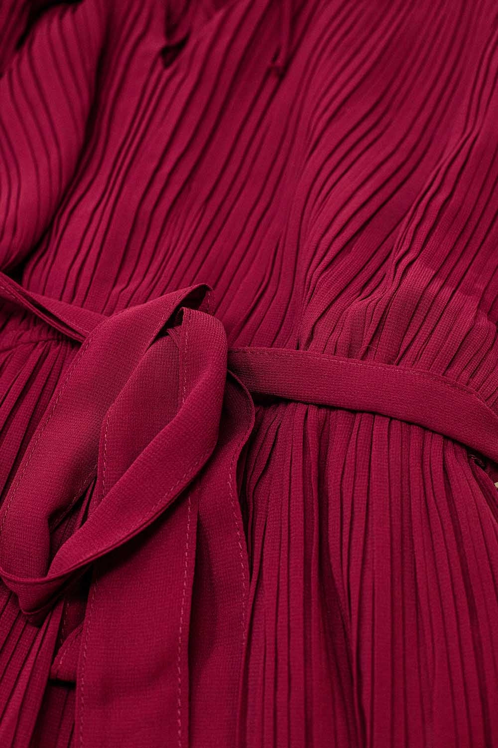 robe en mousseline de soie plissée bordeaux