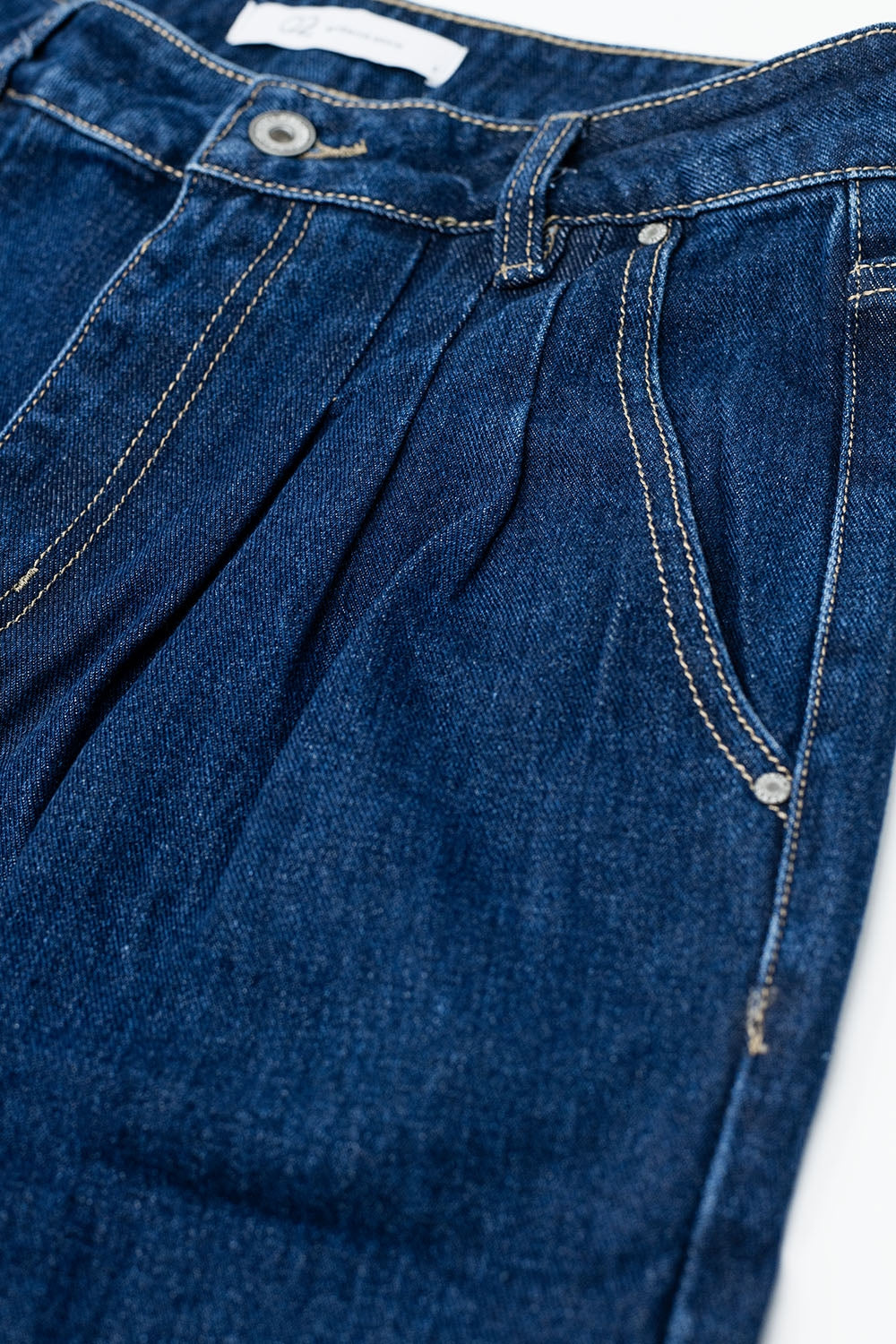 Jean coupe décontractée à plis sifflants bleu foncé