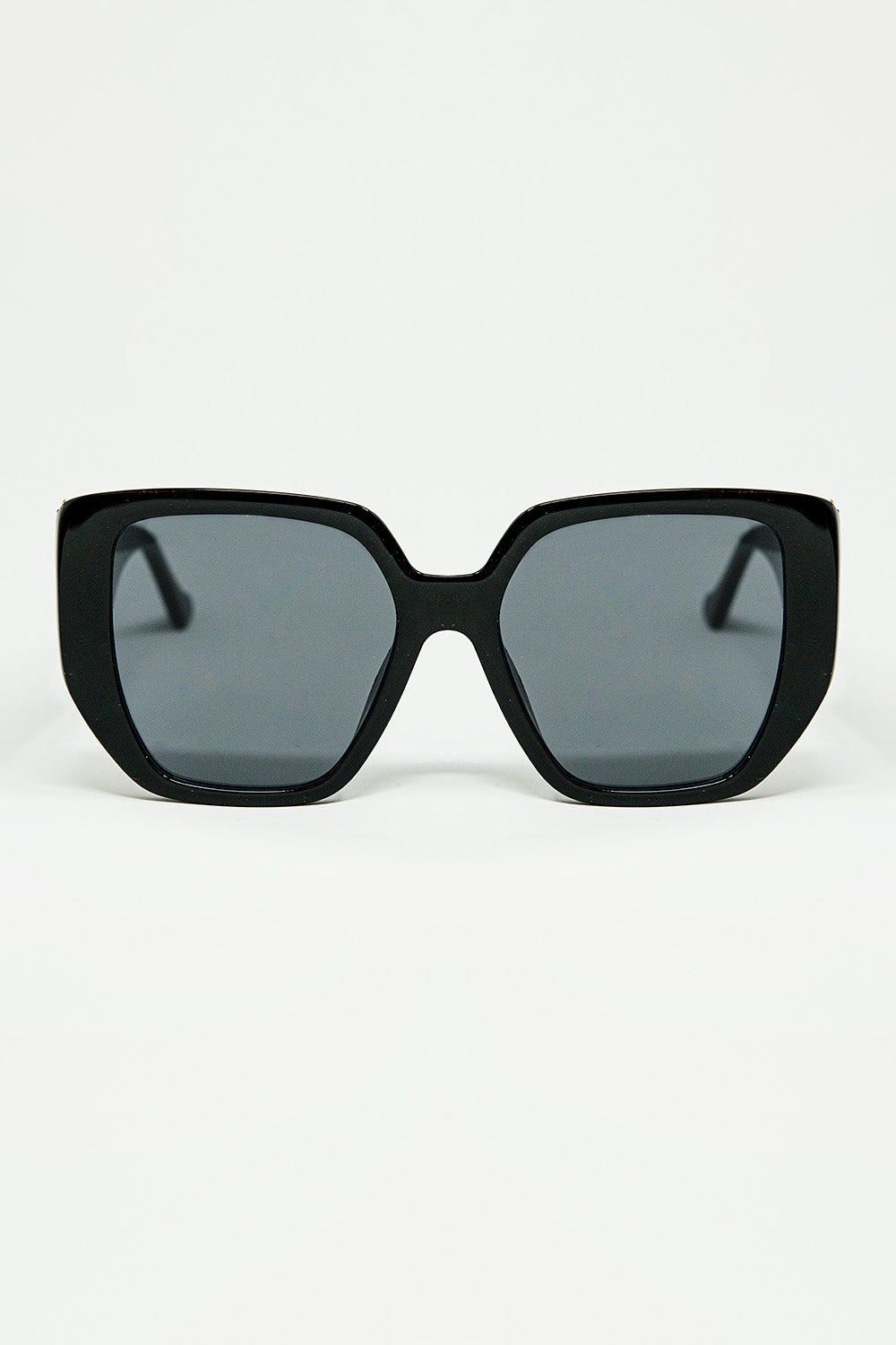 Black pin-up style sunglasses with geometric design and cat eyes