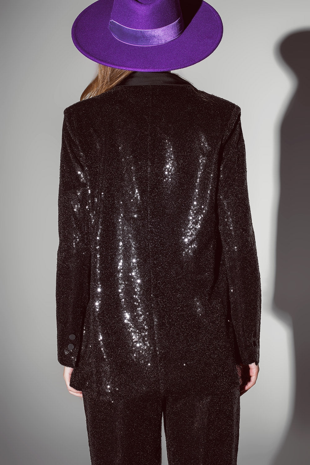 Blazer noir à sequins avec revers de smoking en satin