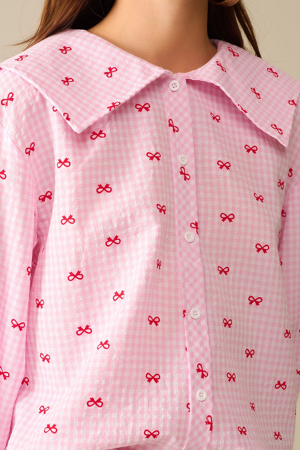 Blouse à col Claudine en vichy rose avec imprimé nœuds