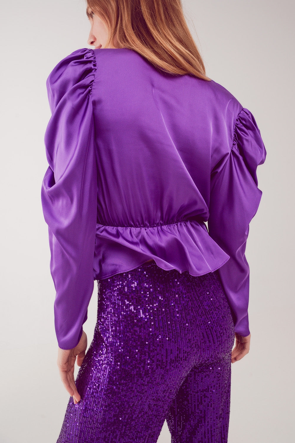 Blouse asymétrique à manches bouffantes en pourpre