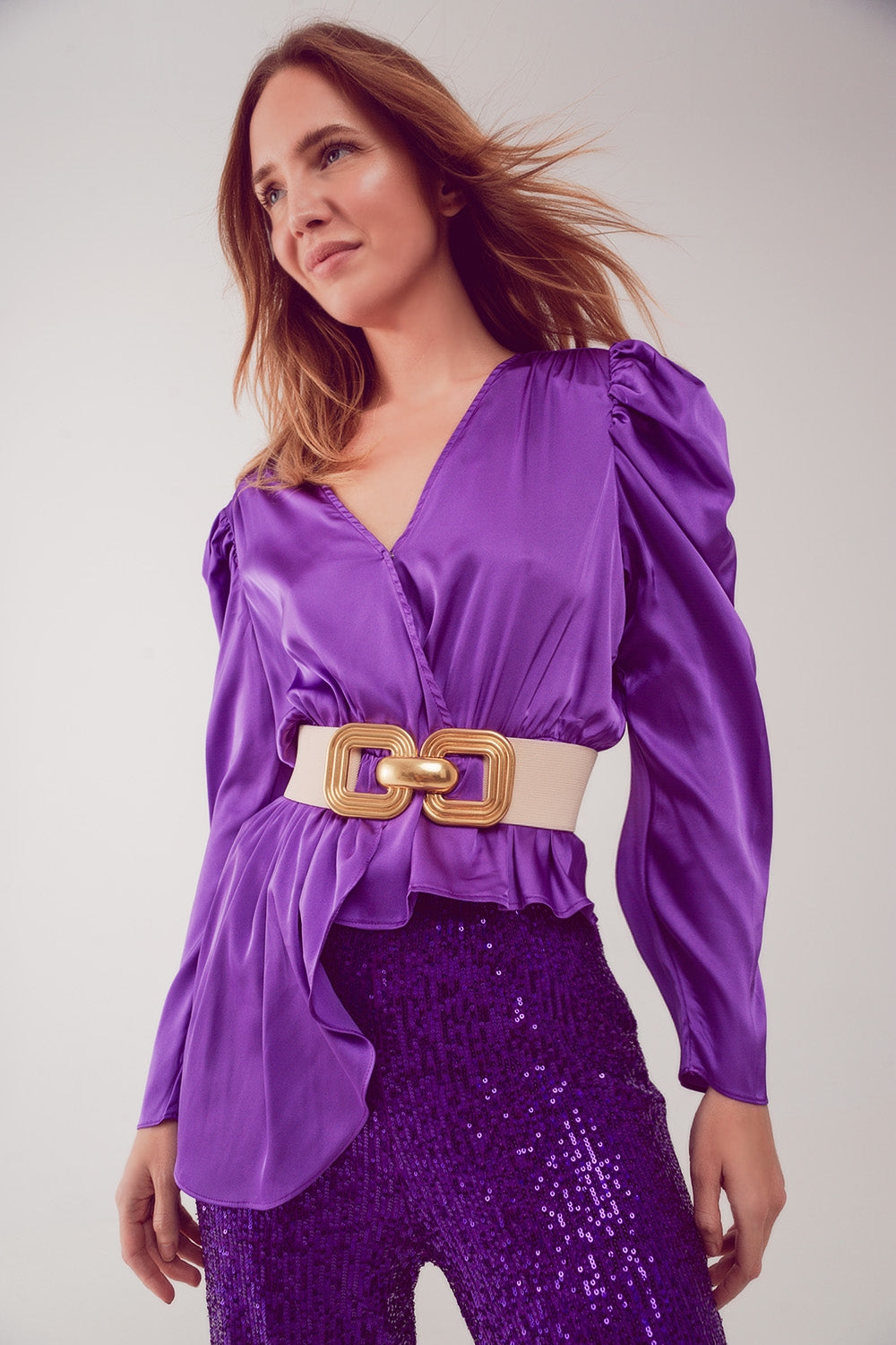 Blouse asymétrique à manches bouffantes en pourpre