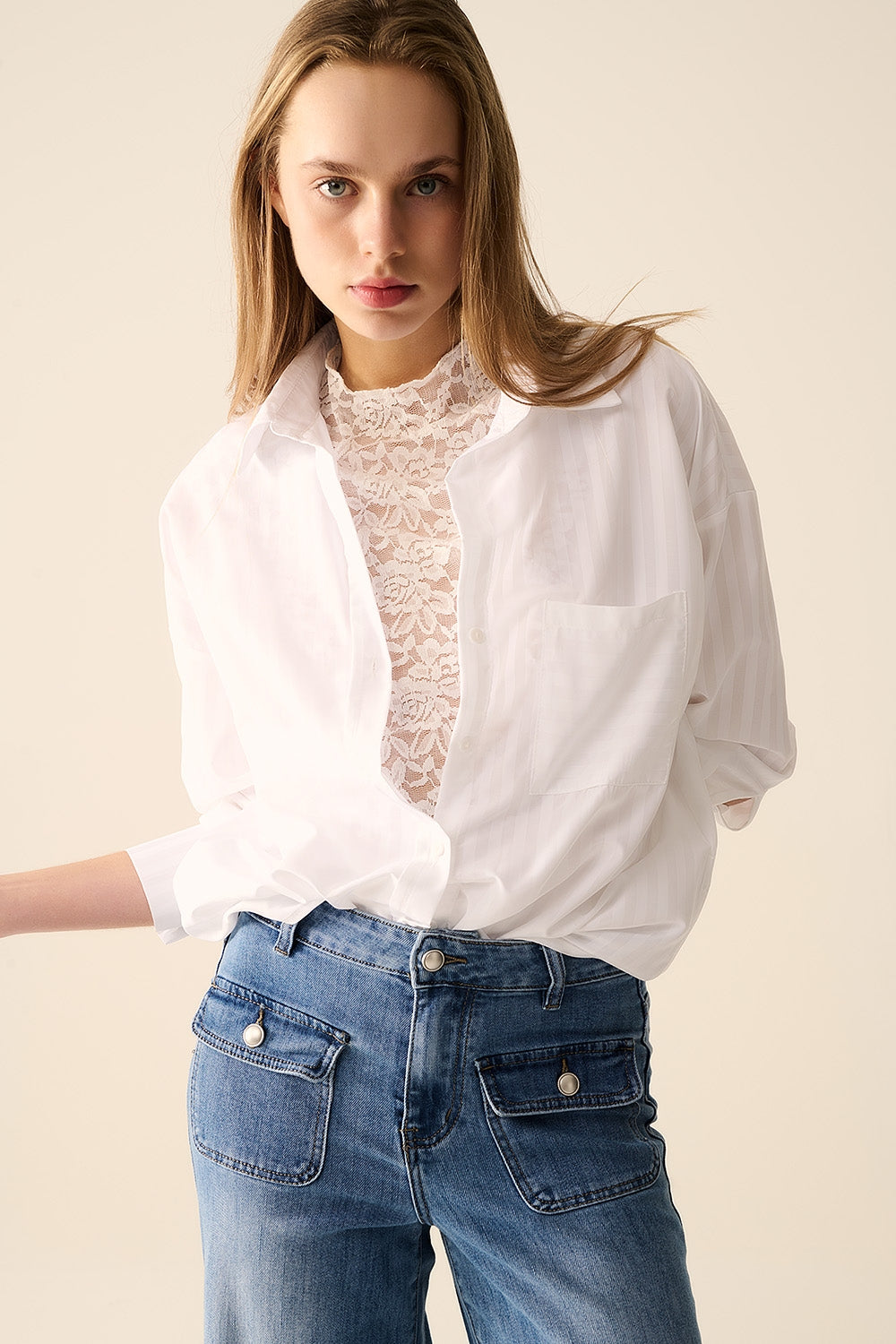 Blouse blanche à rayures relaxées