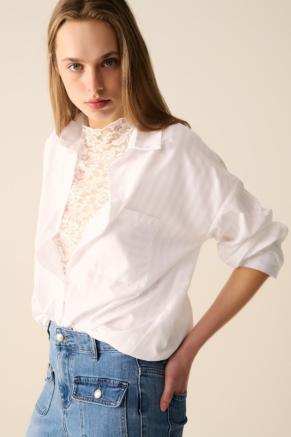 Blouse blanche à rayures relaxées