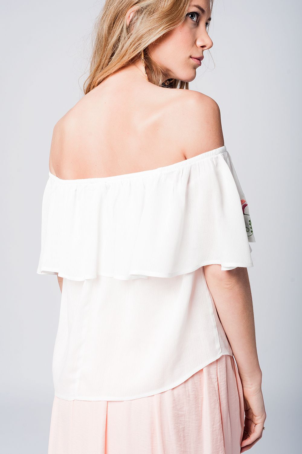 Blouse blanche détails brodés