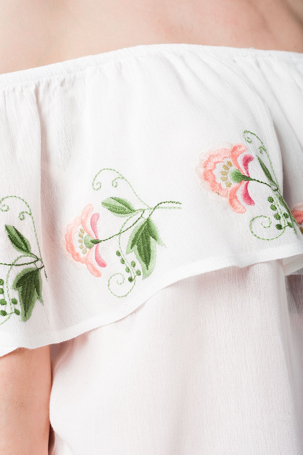 Blouse blanche détails brodés