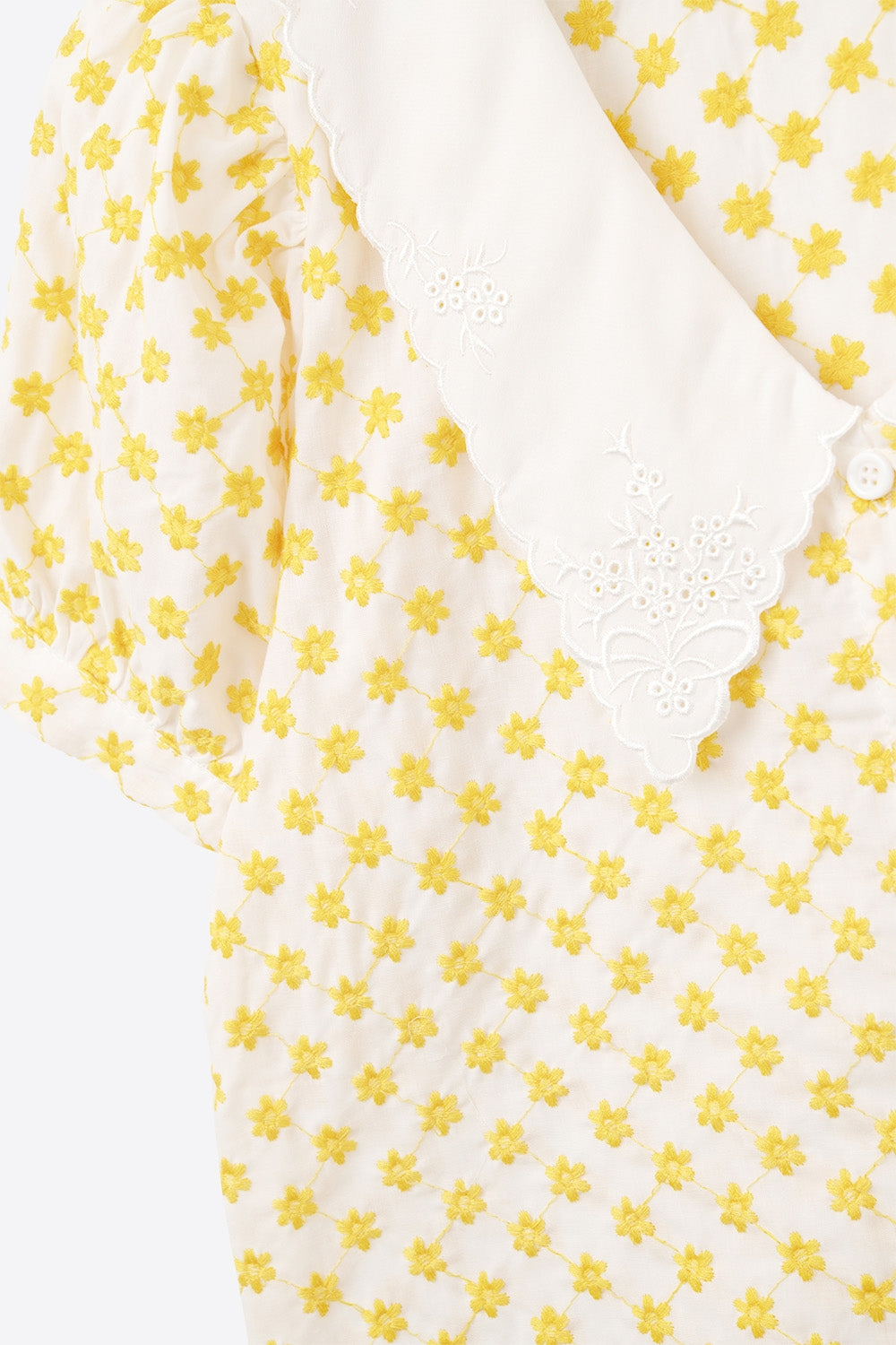 blouse crop avec col bébé et fleurs brodées