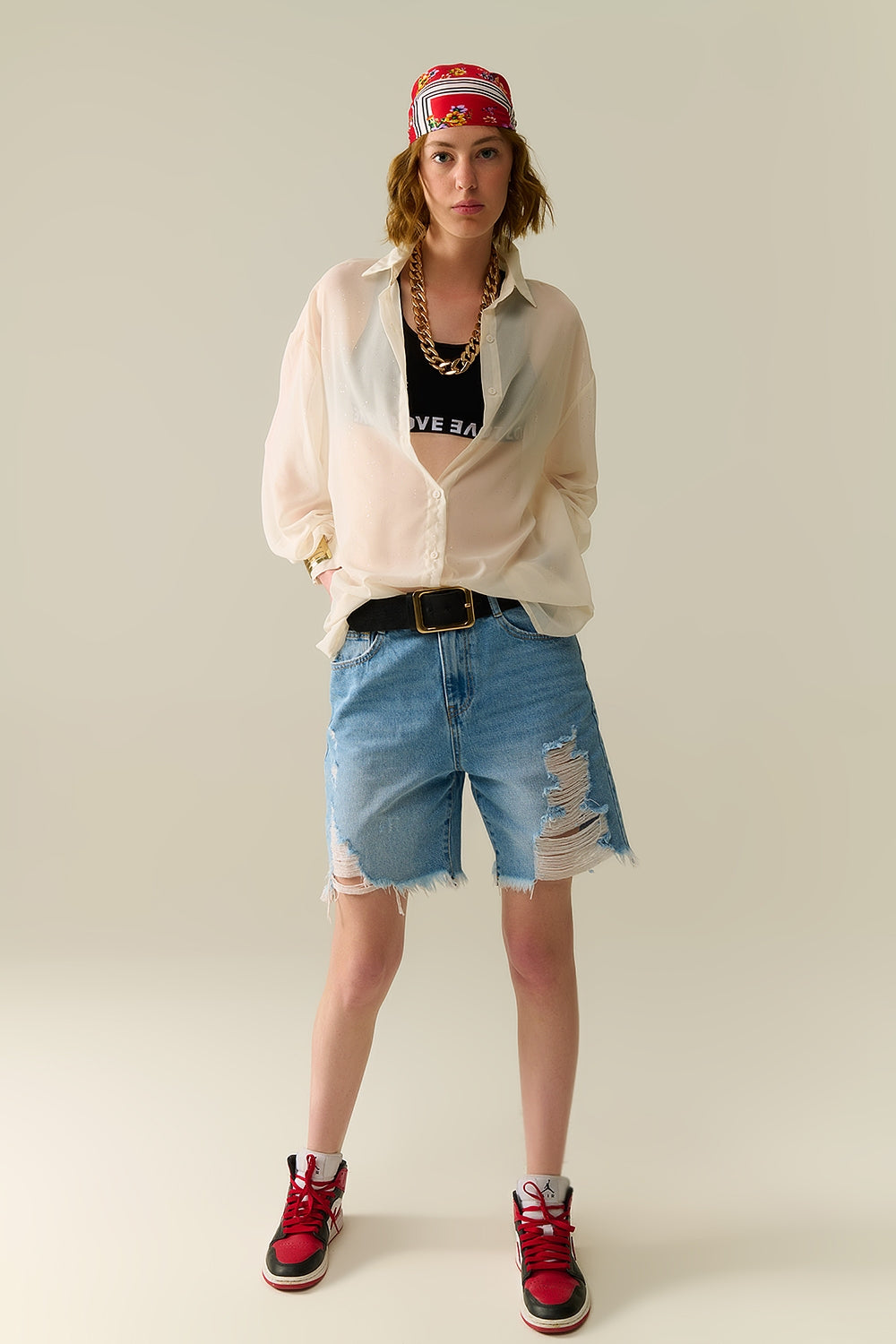 Blouse en chiffon beige doux avec détail pailleté